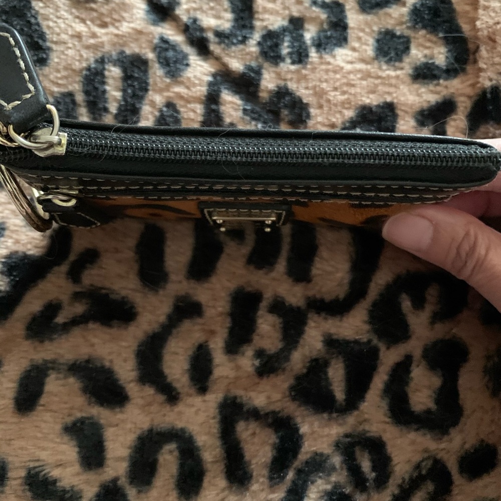 Dooney & Bourke
Key ring coin purse 👛 - Picture 7 of 8